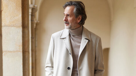 Jak nosić golf męski? 5 inspiracji z marynarką, kurtką i płaszczem