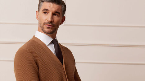 Jak nosić kardigan męski? 4 wskazówki, by wyglądać stylowo