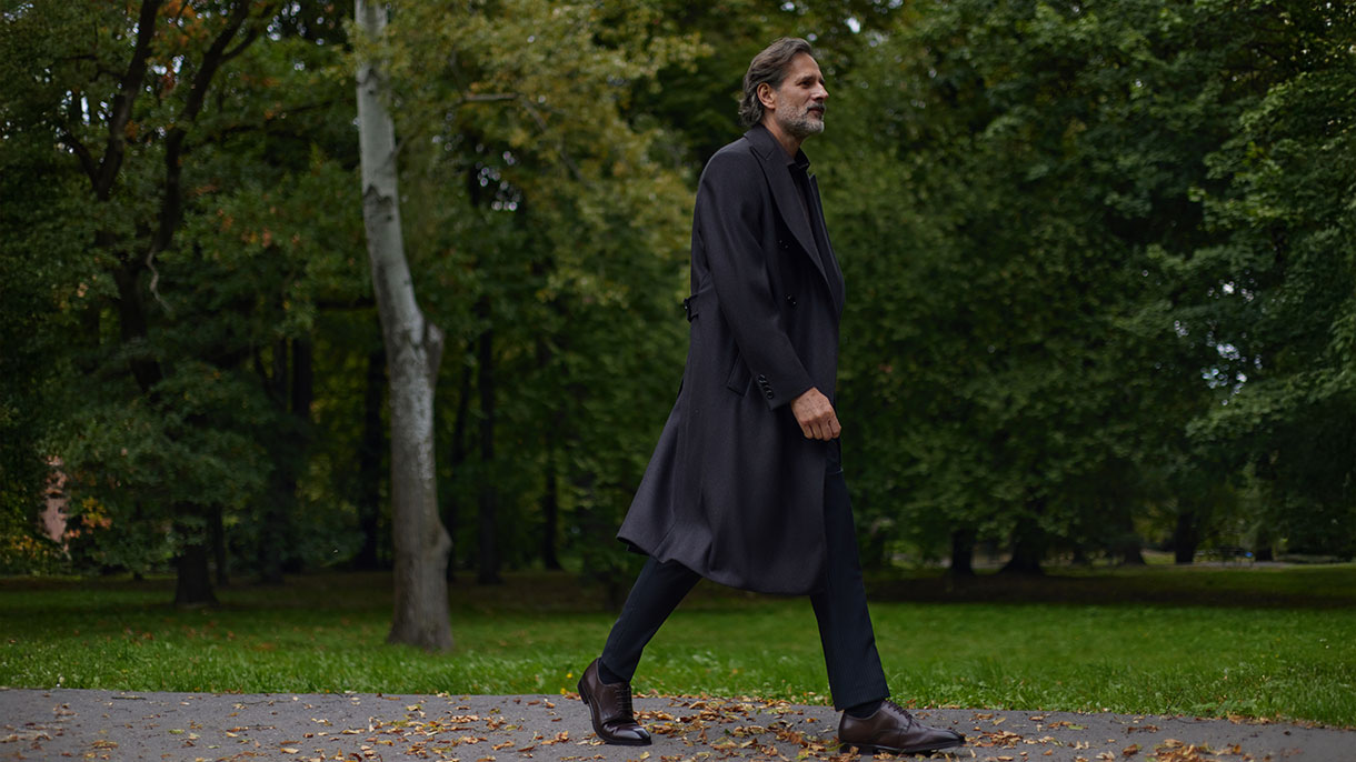 Jaki płaszcz pasuje do garnituru? Modele, które uzupełnią Twoją garderobę