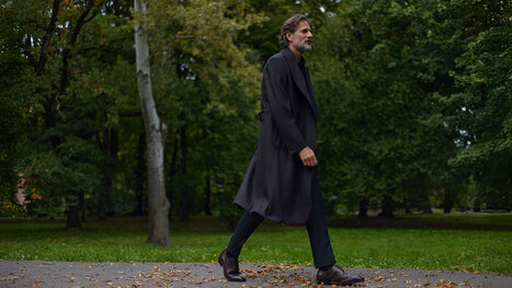 Jaki płaszcz pasuje do garnituru? Modele, które uzupełnią Twoją garderobę