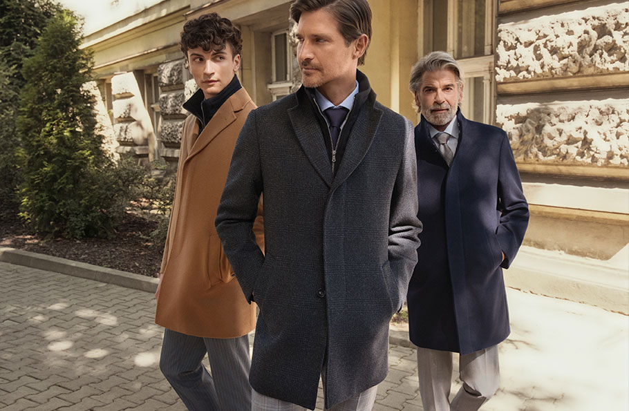 Trzech mężczyzn w eleganckich płaszczach BYTOM - zdjęcie.