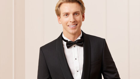 Jaką koszulę na Sylwestra? 7 pomysłów na modny, męski zestaw