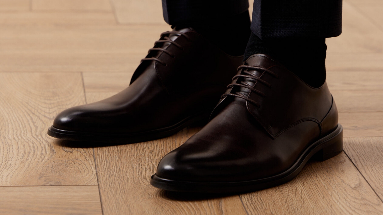 Jakie buty dobrać do garnituru? Modele, które zawsze się sprawdzają