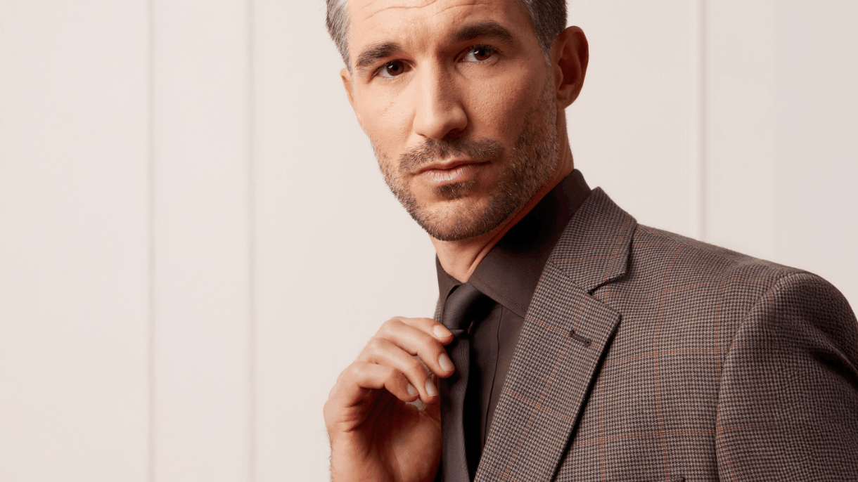 Brązowa marynarka w męskiej garderobie – stylizacje na każdą okazję