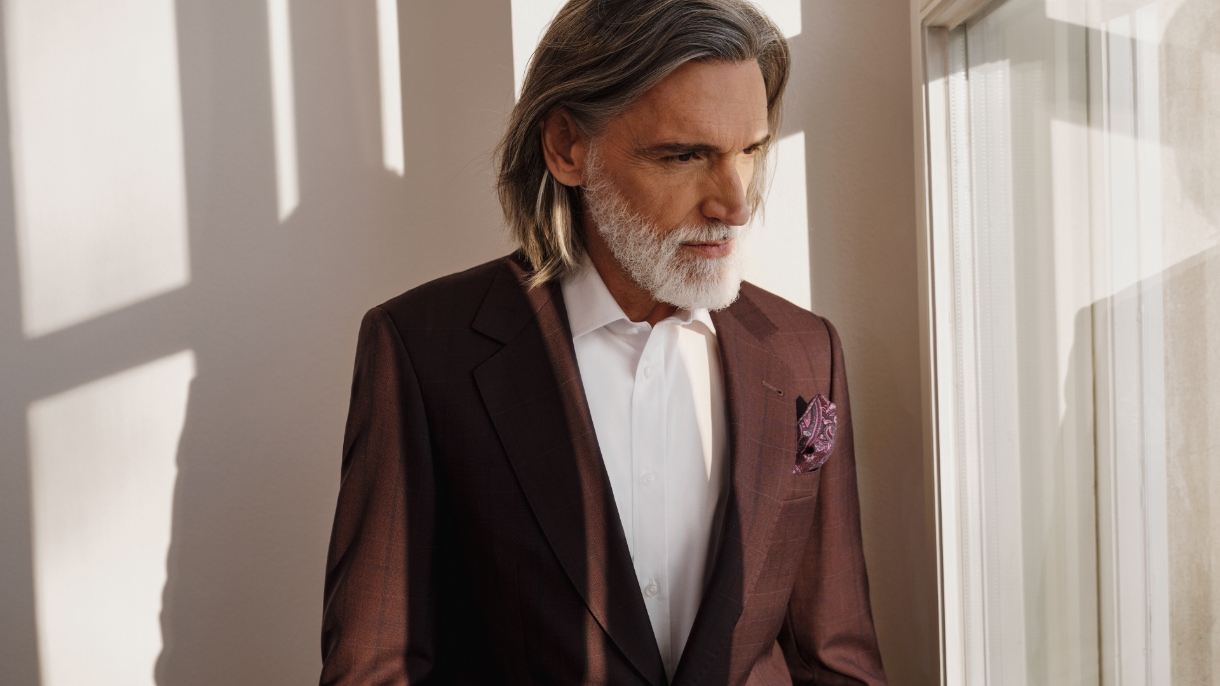 Jak nosić bordową marynarkę męską? 5 gotowych stylizacji