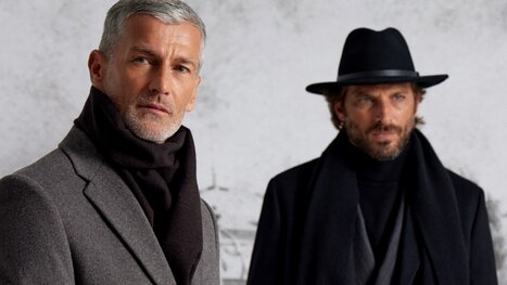 Jak wiązać szal do płaszcza? Sposoby na eleganckie męskie stylizacje