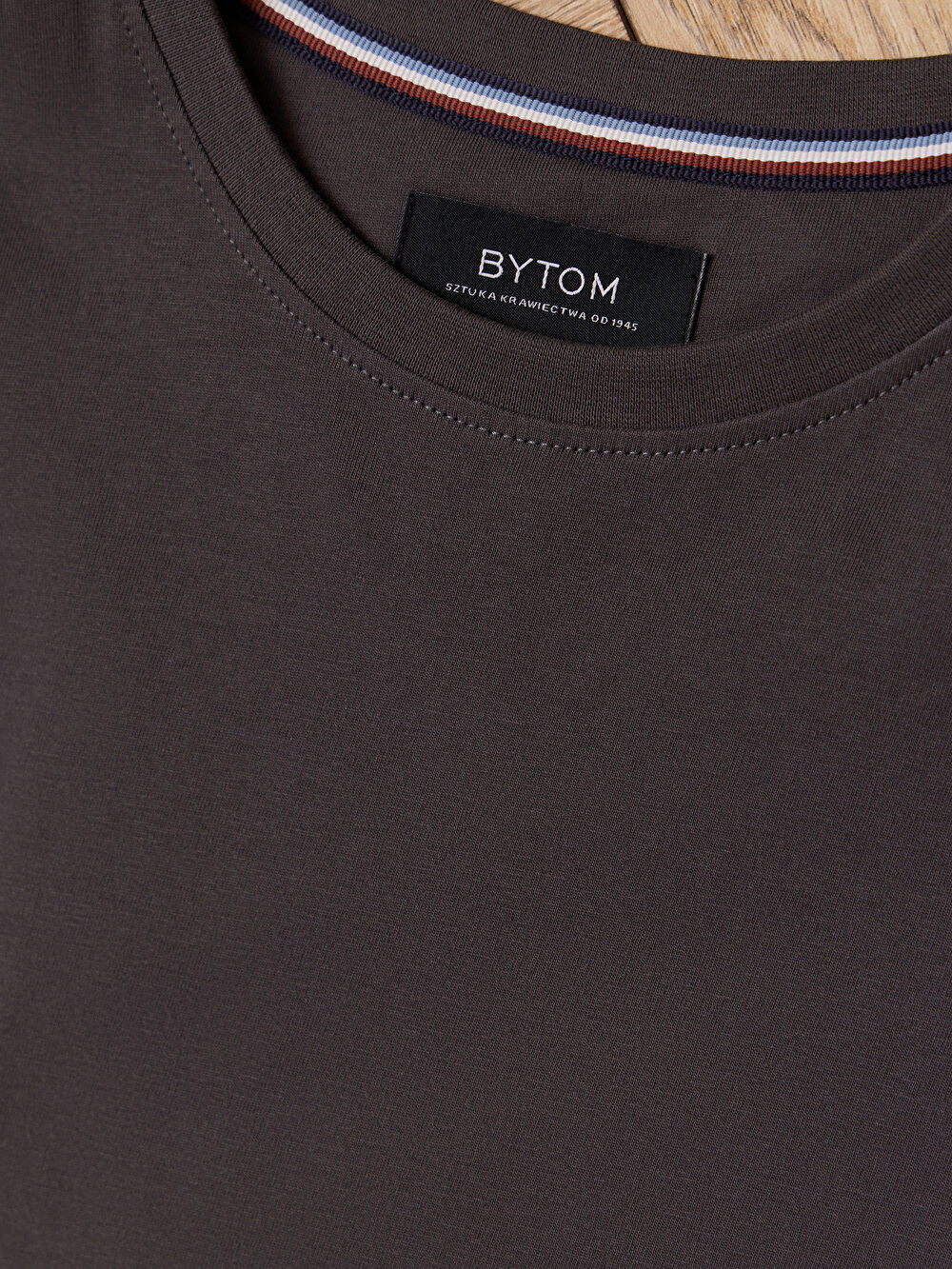 BRĄZOWY T-SHIRT BRIGHTLIGESS - 3