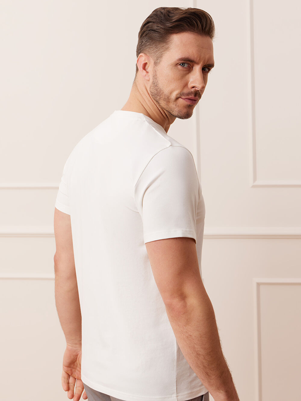 BIAŁY T-SHIRT BELSAY - 6