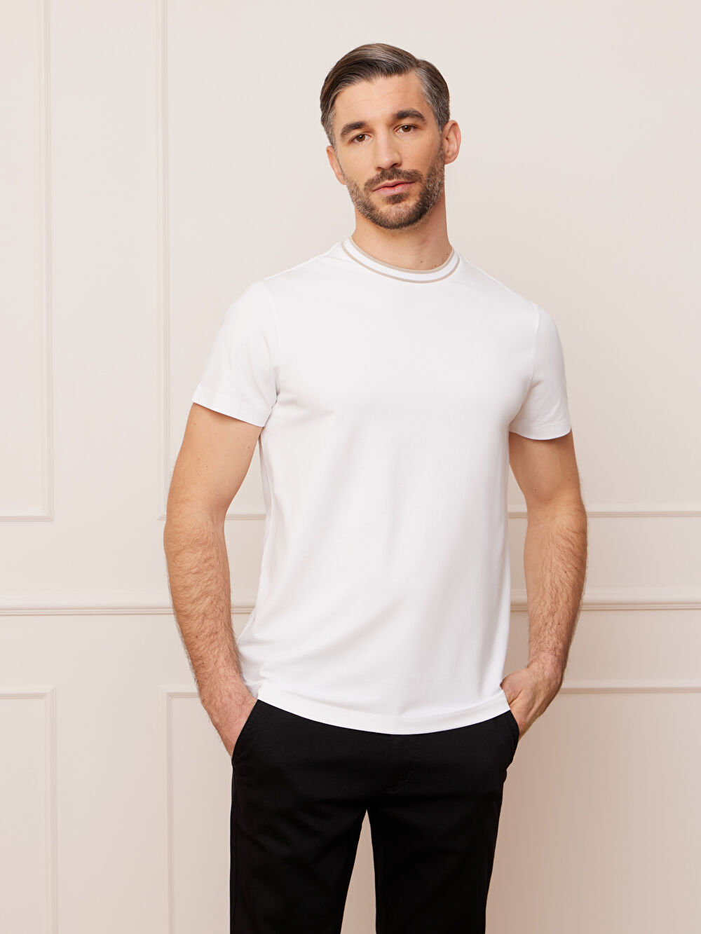 BIAŁY T-SHIRT MIDDLEHAM