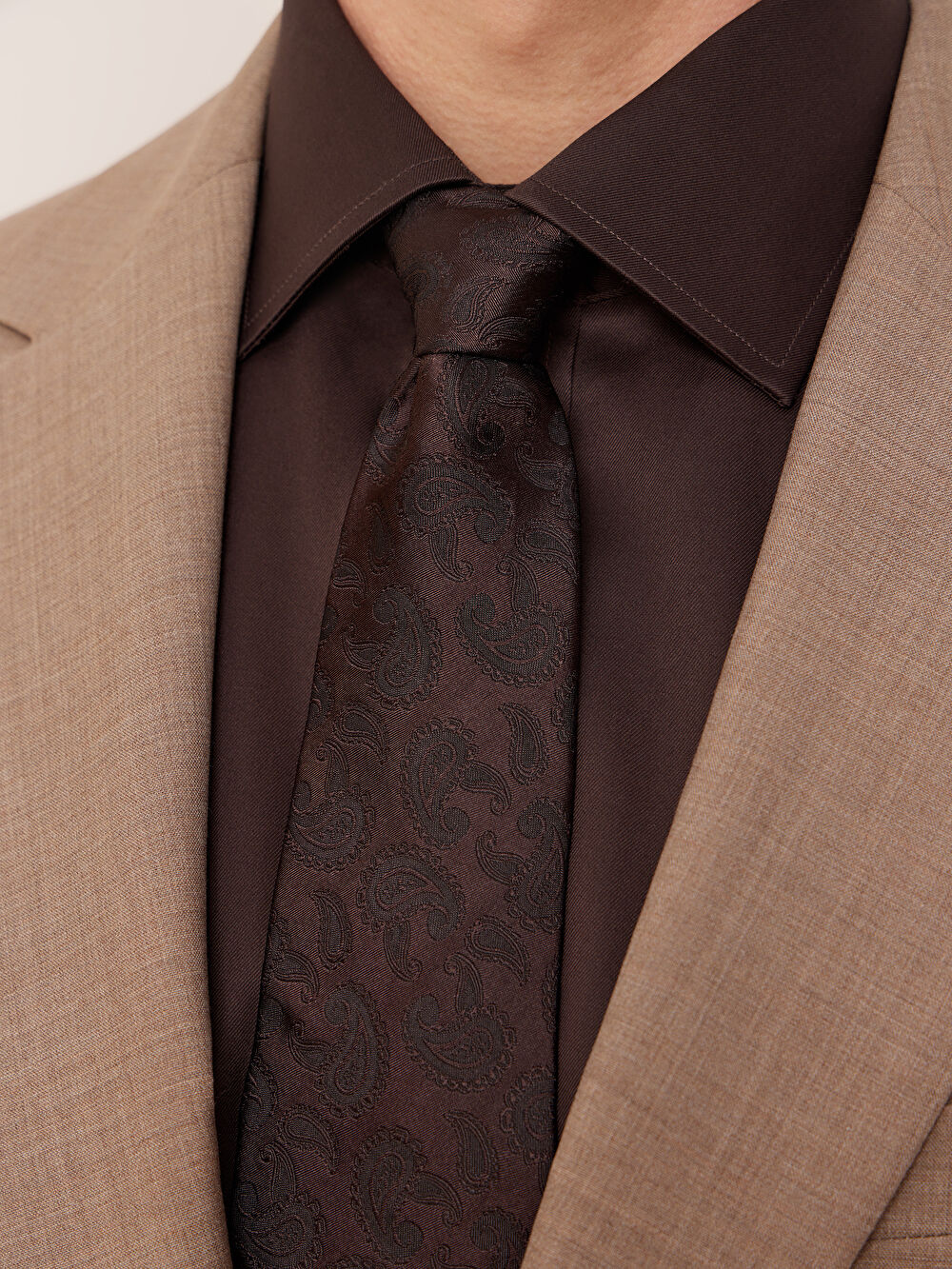 BRĄZOWY KRAWAT - 4