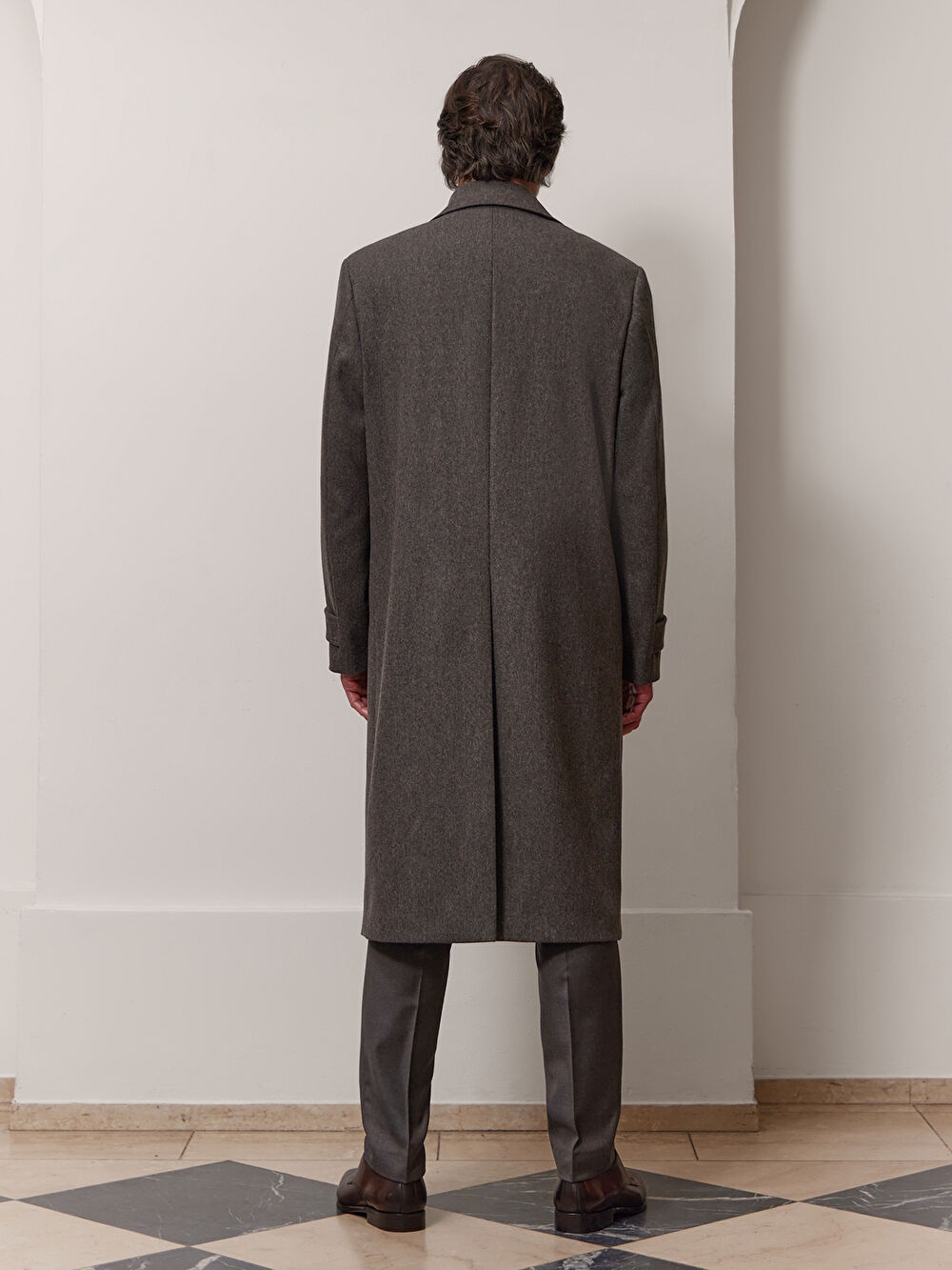 BRĄZOWY PŁASZCZ - 5