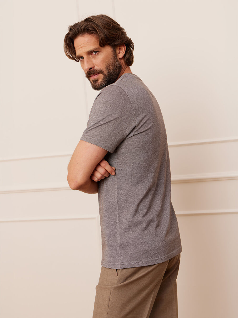 BRĄZOWY T-SHIRT CAPERTON - 2