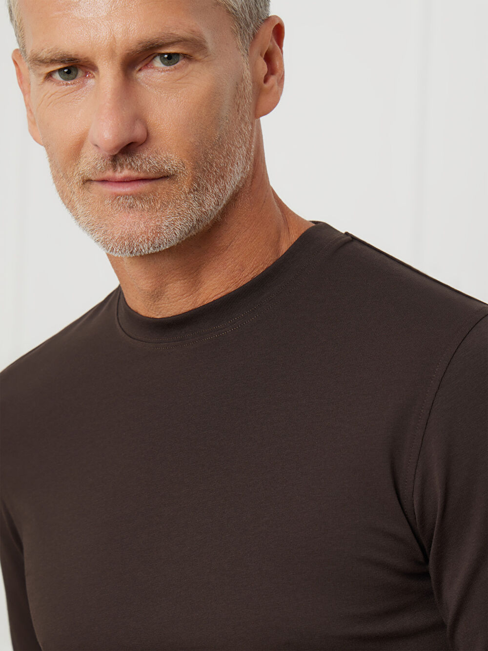 BRĄZOWY T-SHIRT VICTORIO DŁUGI RĘKAW - 4
