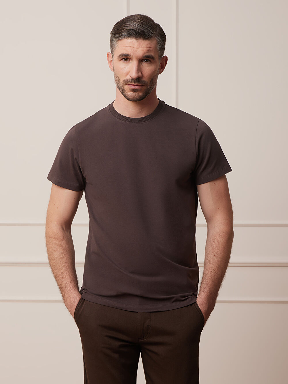 BRĄZOWY T-SHIRT DOVENBY - 4