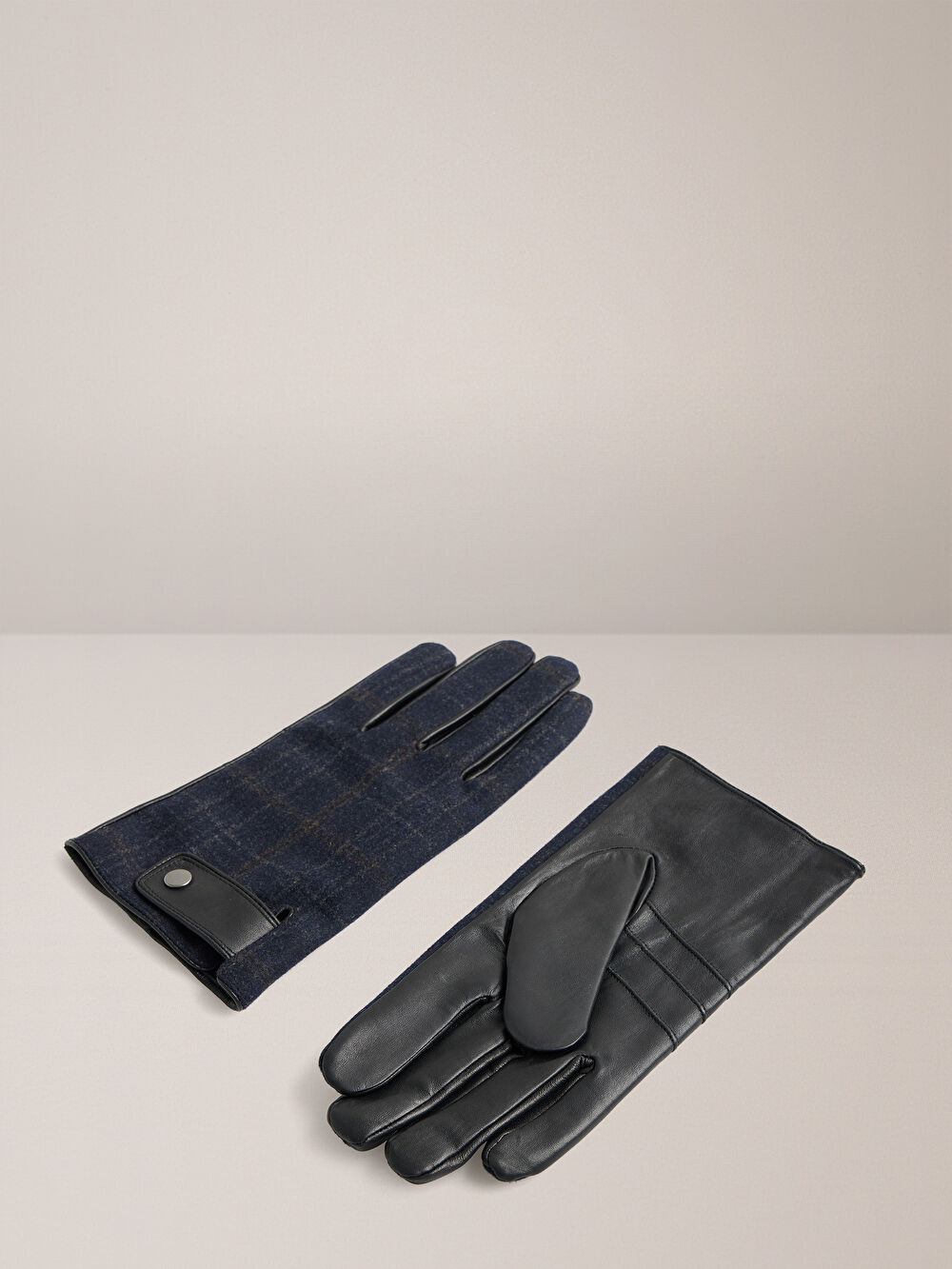 CZARNE RĘKAWICZKI - 3