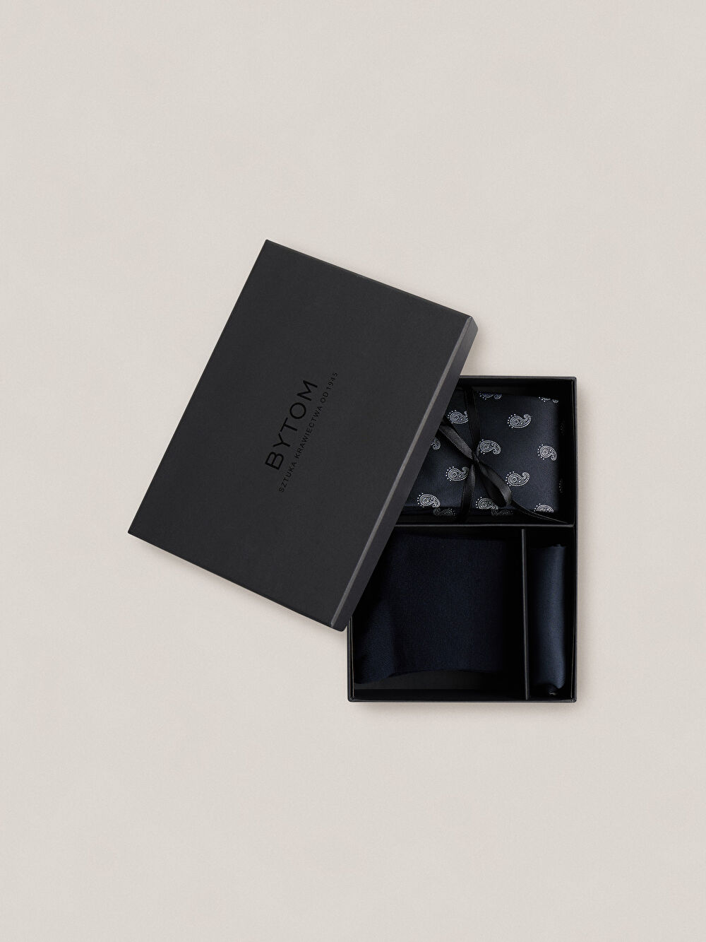 ZESTAW KRAWAT POSZETKA I SKARPETY