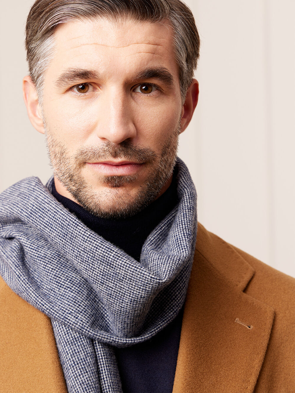 GRANATOWY SZAL WIFNEY