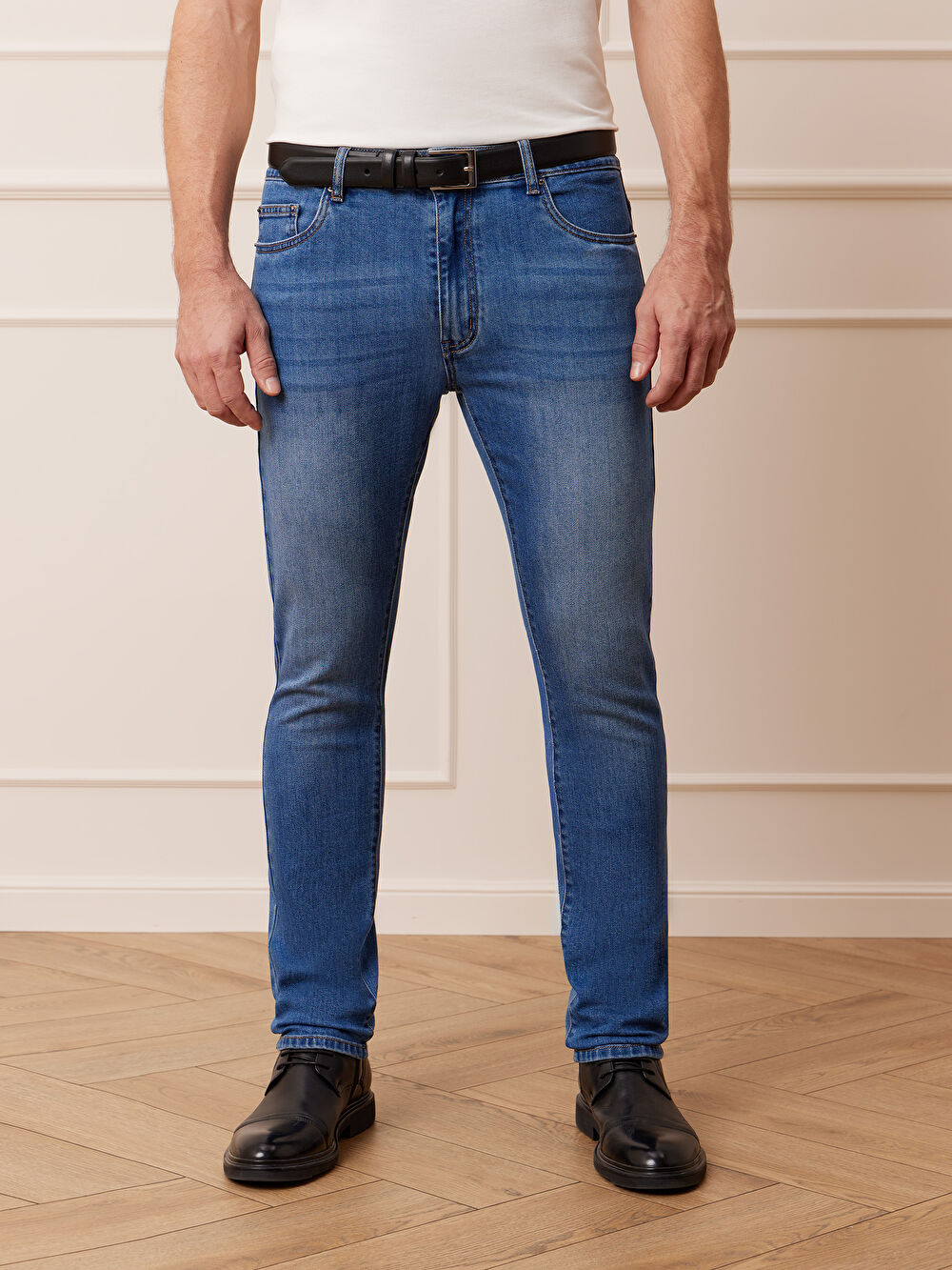 NIEBIESKIE JEANSY KARMAS - 4