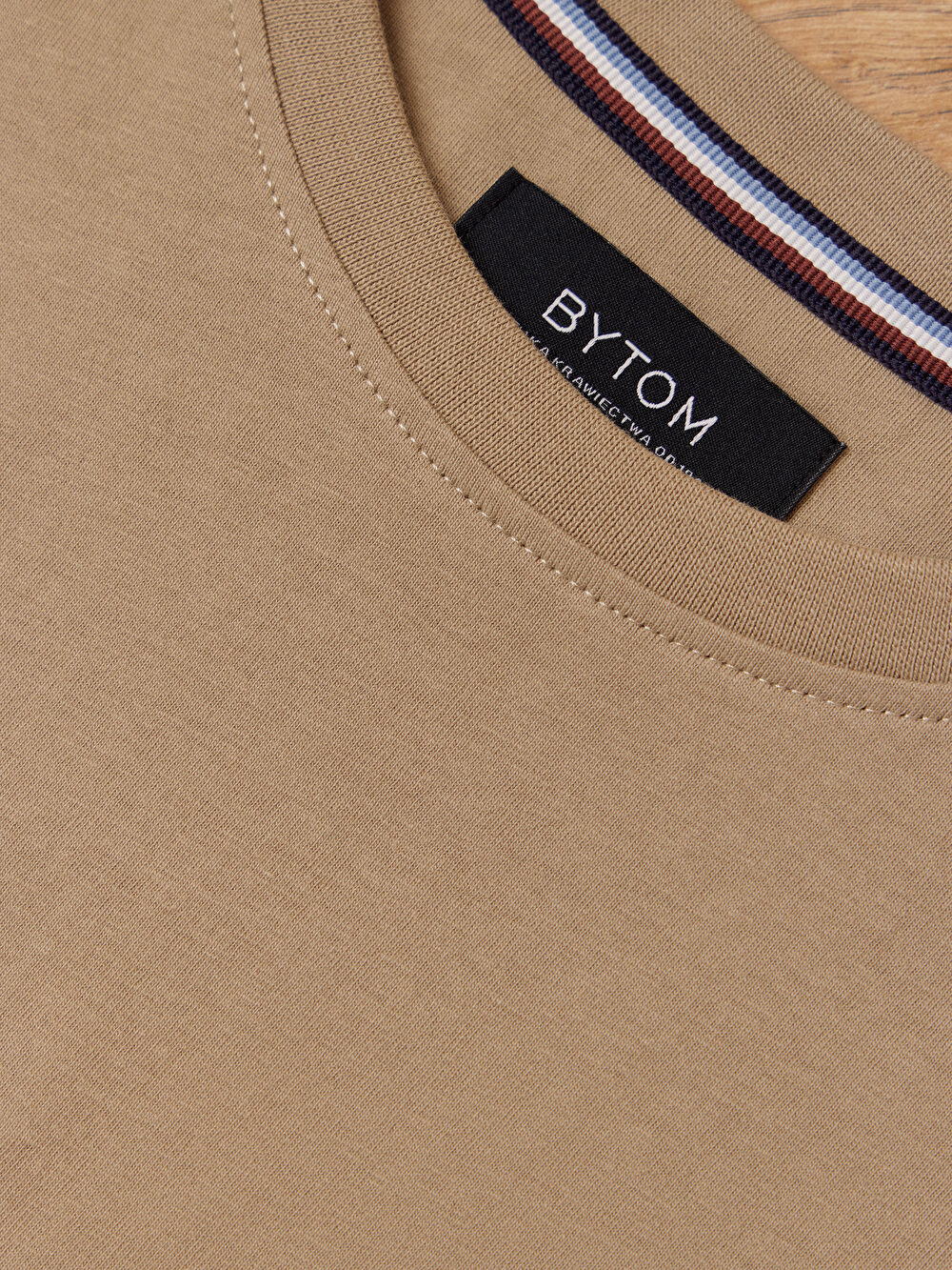 BEŻOWY T-SHIRT BRIGHTLIGESS - 3