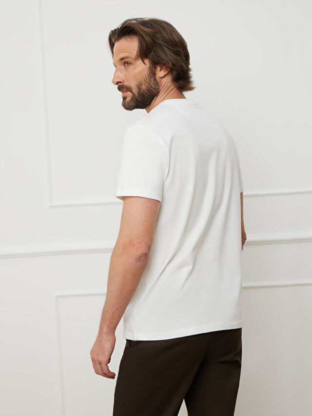 BIAŁY T-SHIRT LYDDEN