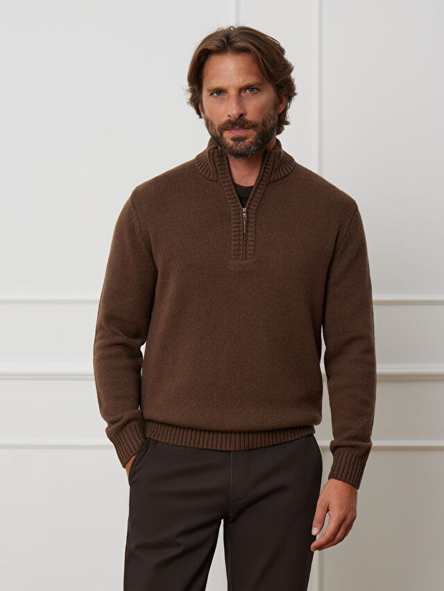 BRĄZOWY SWETER TUDOR
