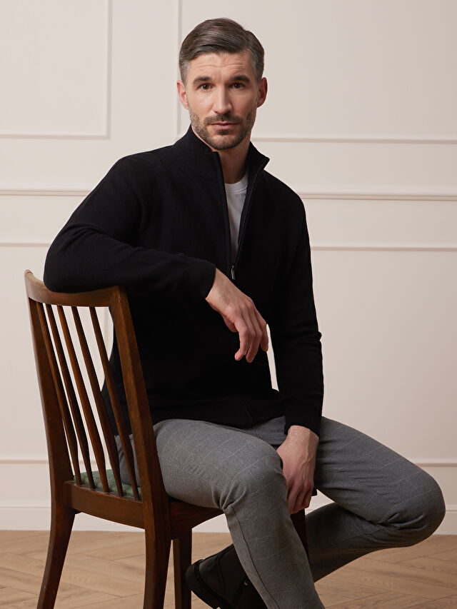 CZARNY SWETER WELNEY